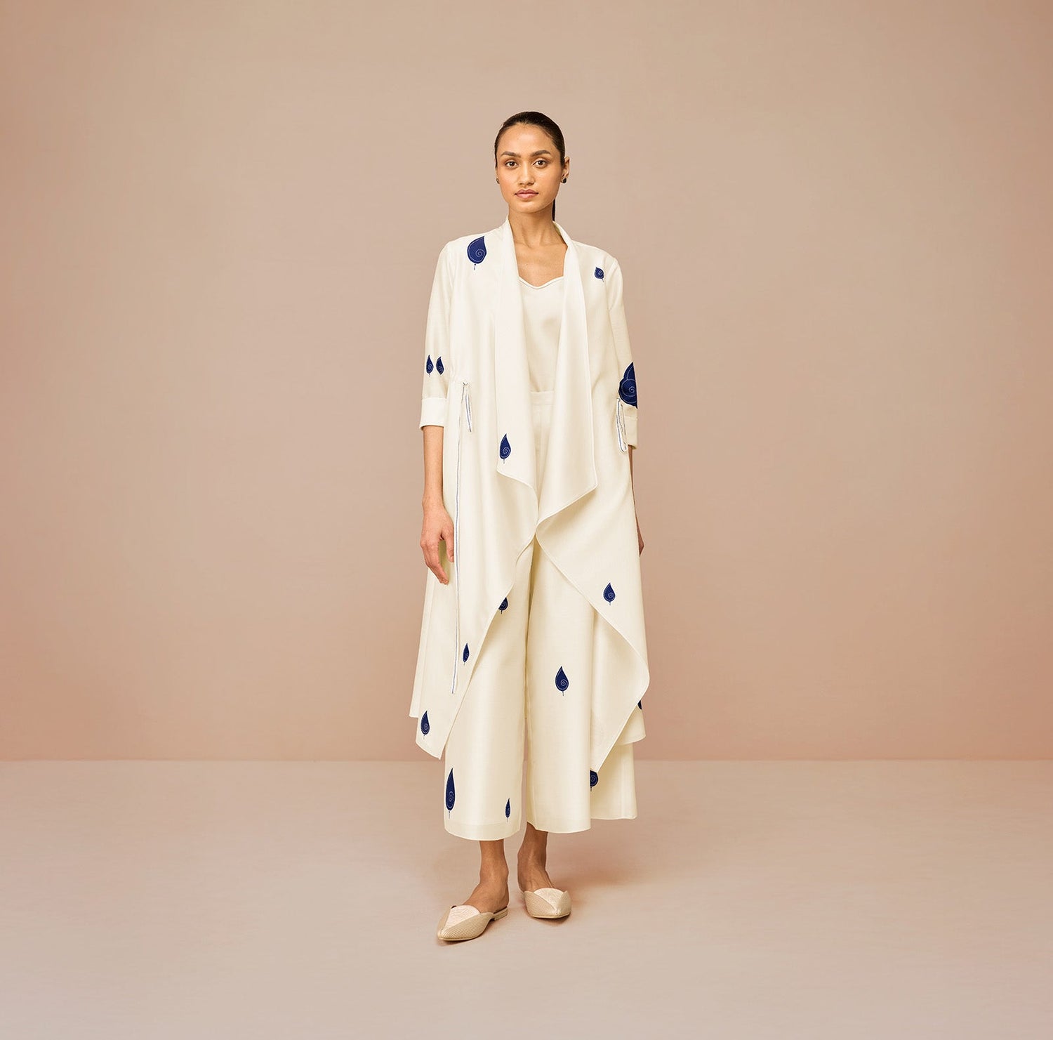 Chanderi Zinnia Throw Set – Ivory