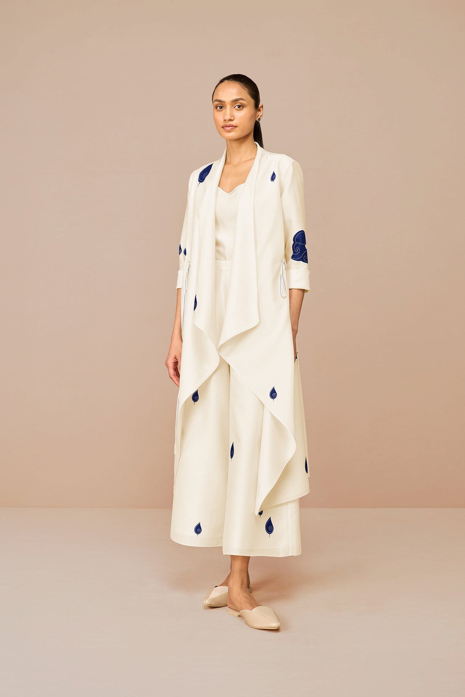 Chanderi Zinnia Throw Set – Ivory