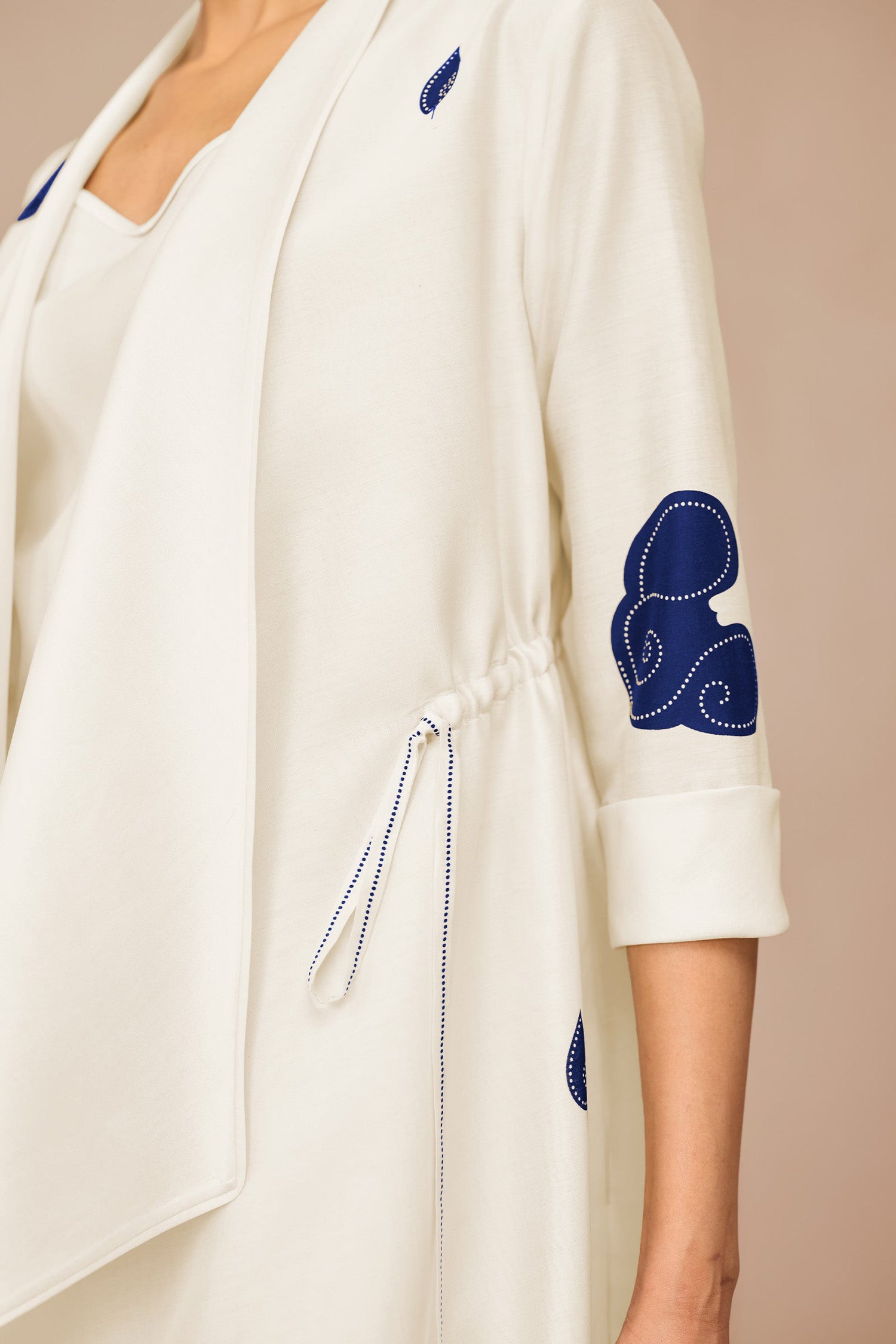 Chanderi Zinnia Throw Set – Ivory