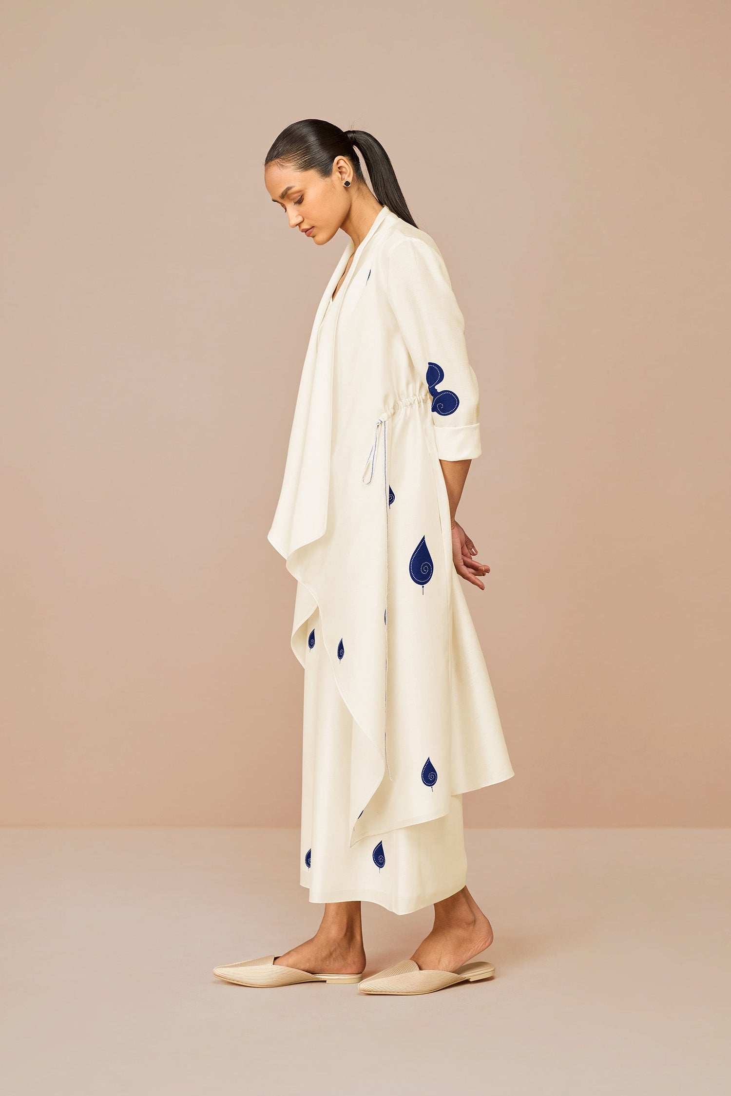 Chanderi Zinnia Throw Set – Ivory