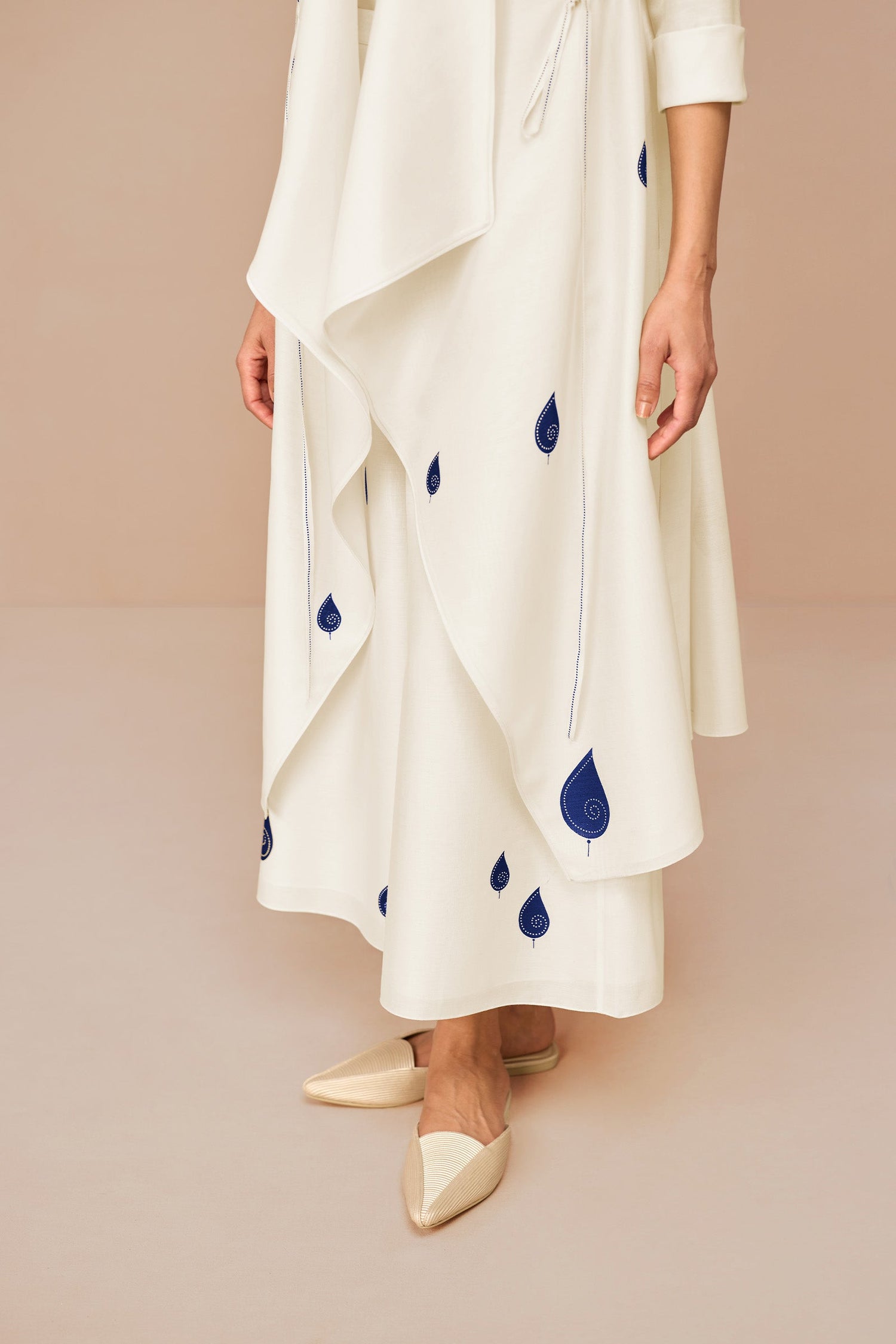 Chanderi Zinnia Throw Set – Ivory