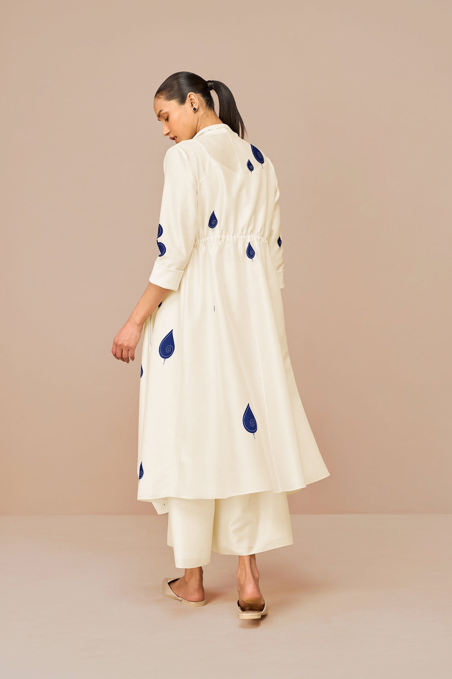 Chanderi Zinnia Throw Set – Ivory