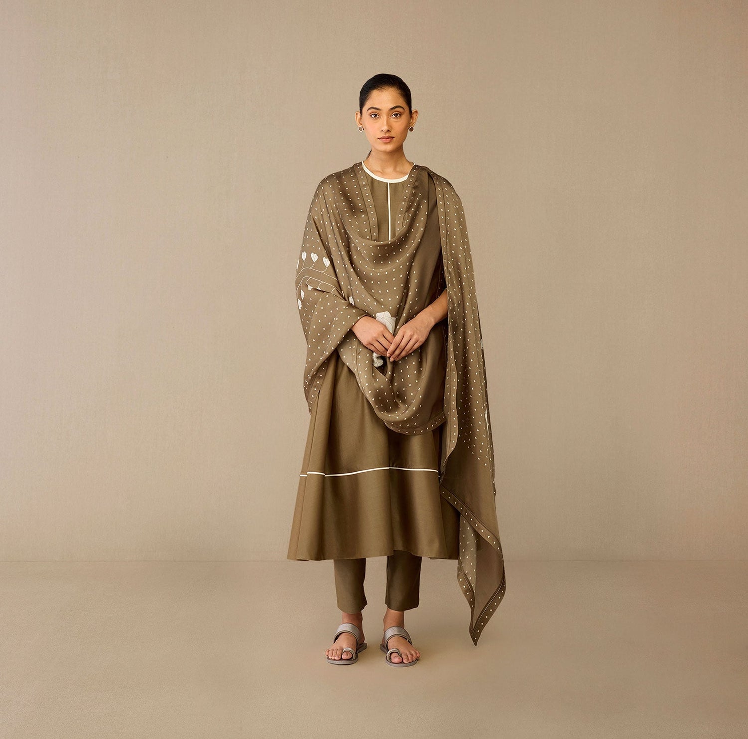  Chanderi Erisha Kurta Set – Grey