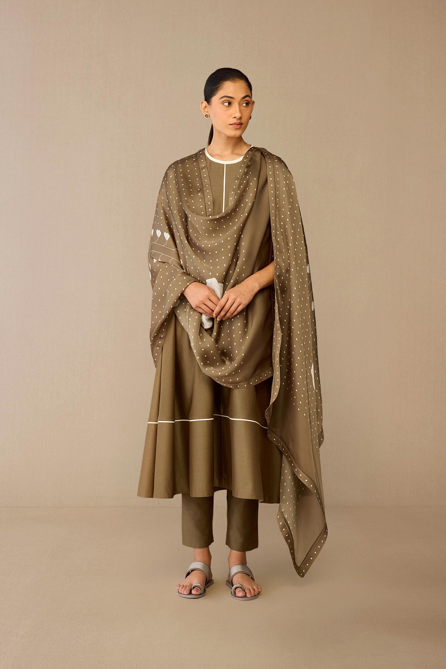  Chanderi Erisha Kurta Set – Grey