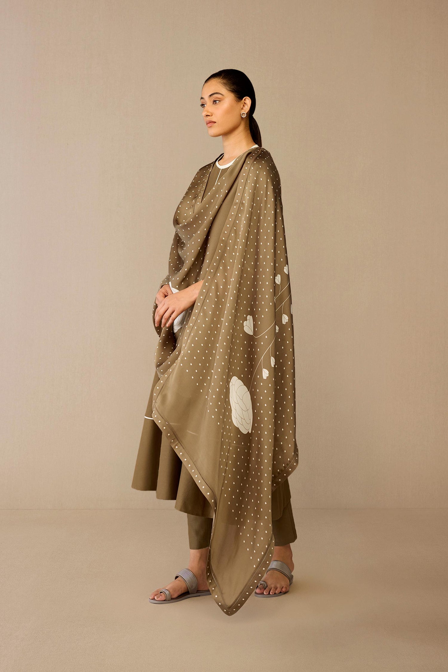  Chanderi Erisha Kurta Set – Grey