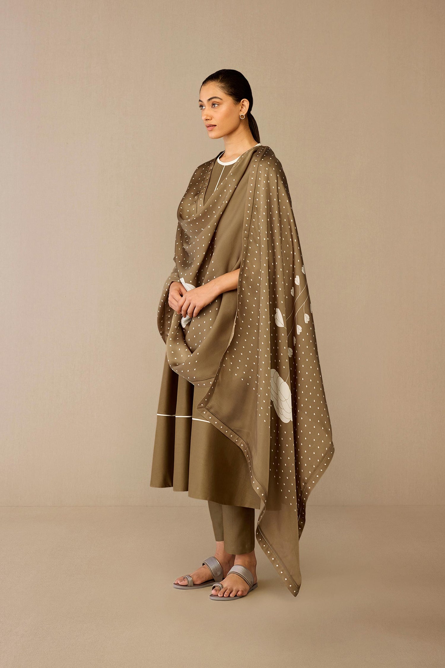  Chanderi Erisha Kurta Set – Grey