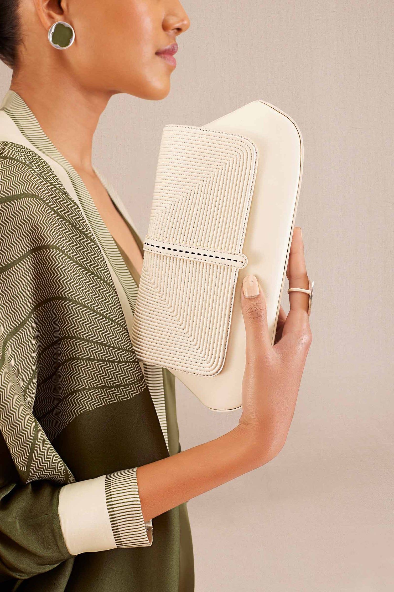 Izrah Clutch - Ivory 