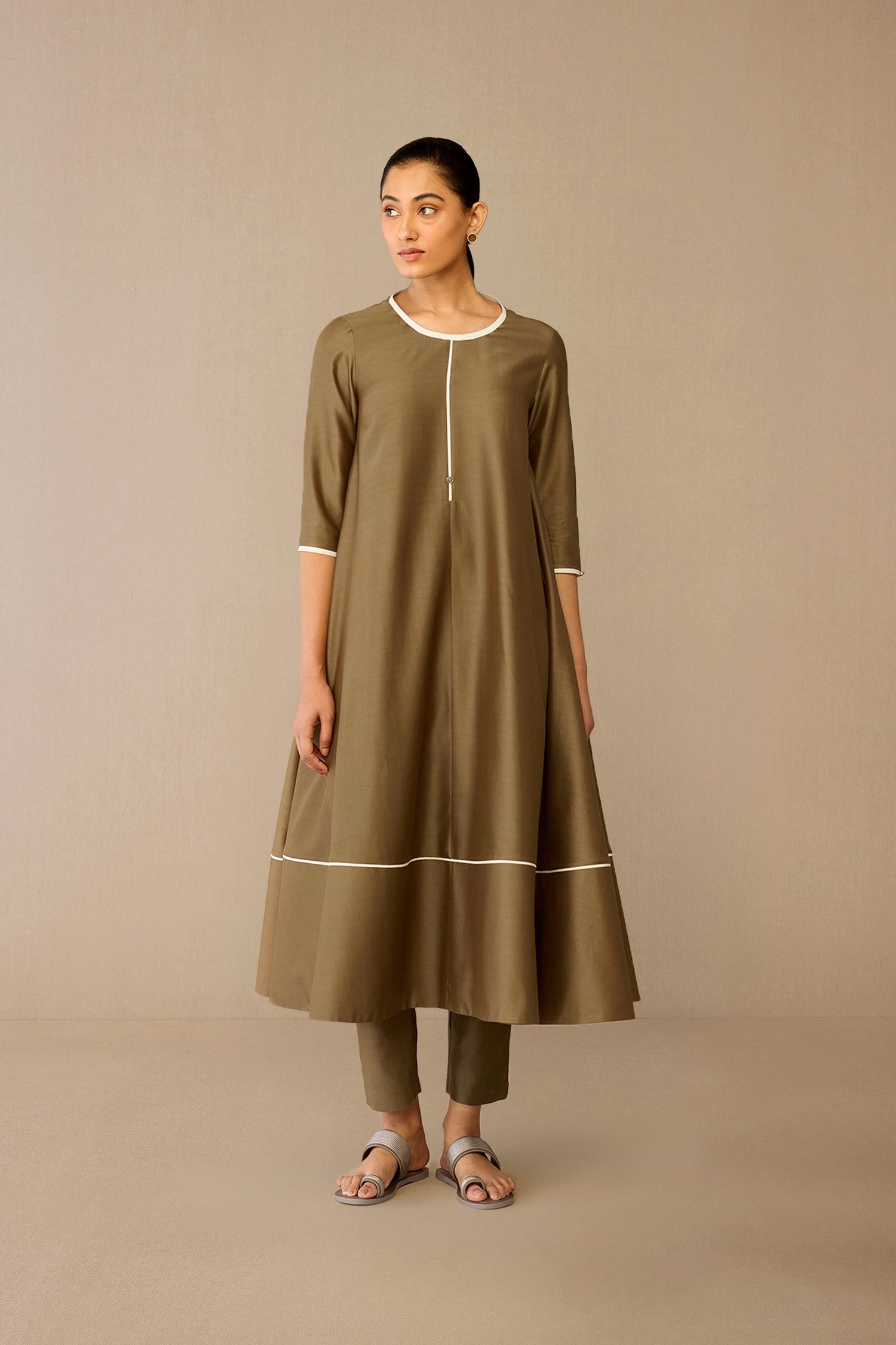  Chanderi Erisha Kurta Set – Grey