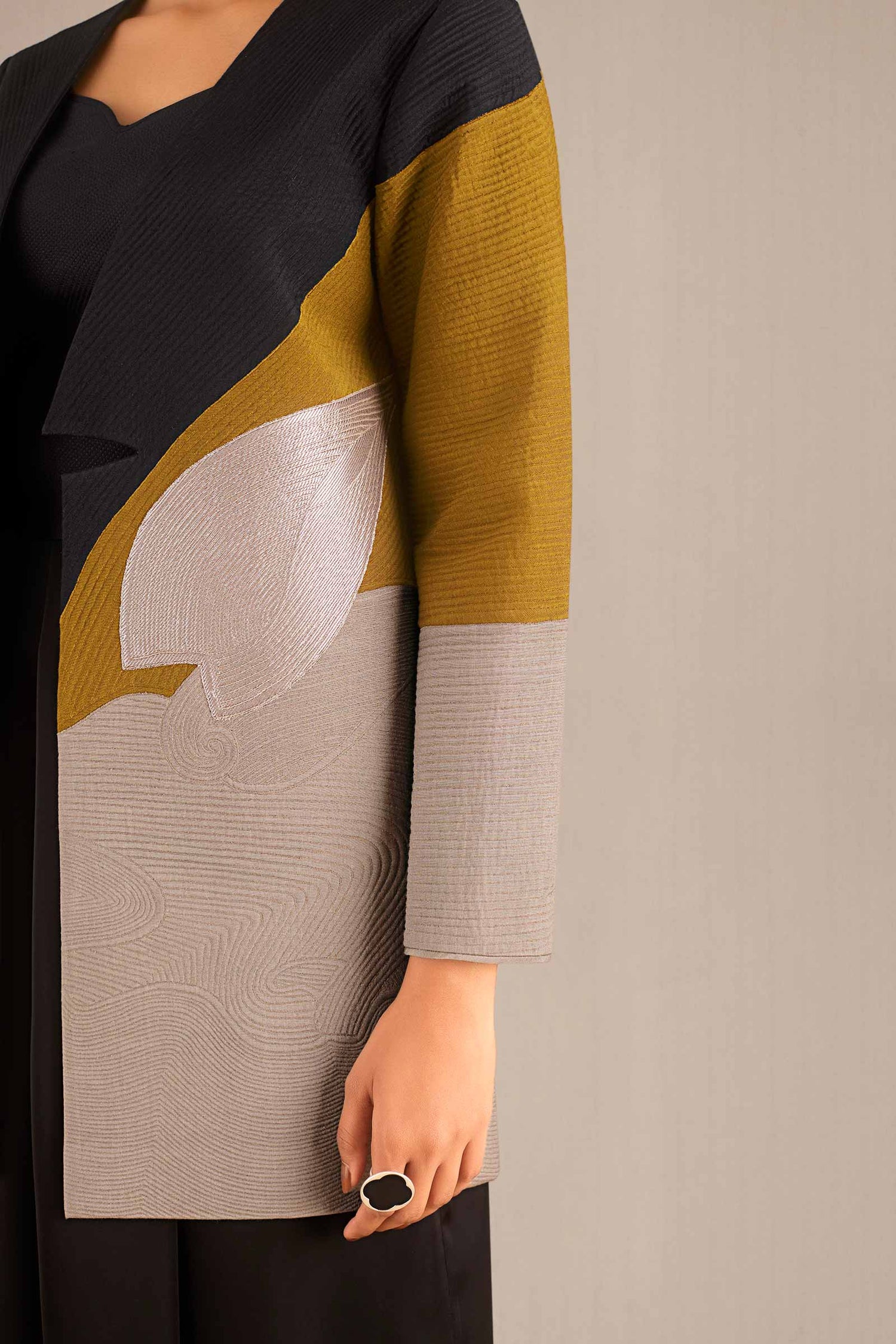 Aanisah Jacket - Black 