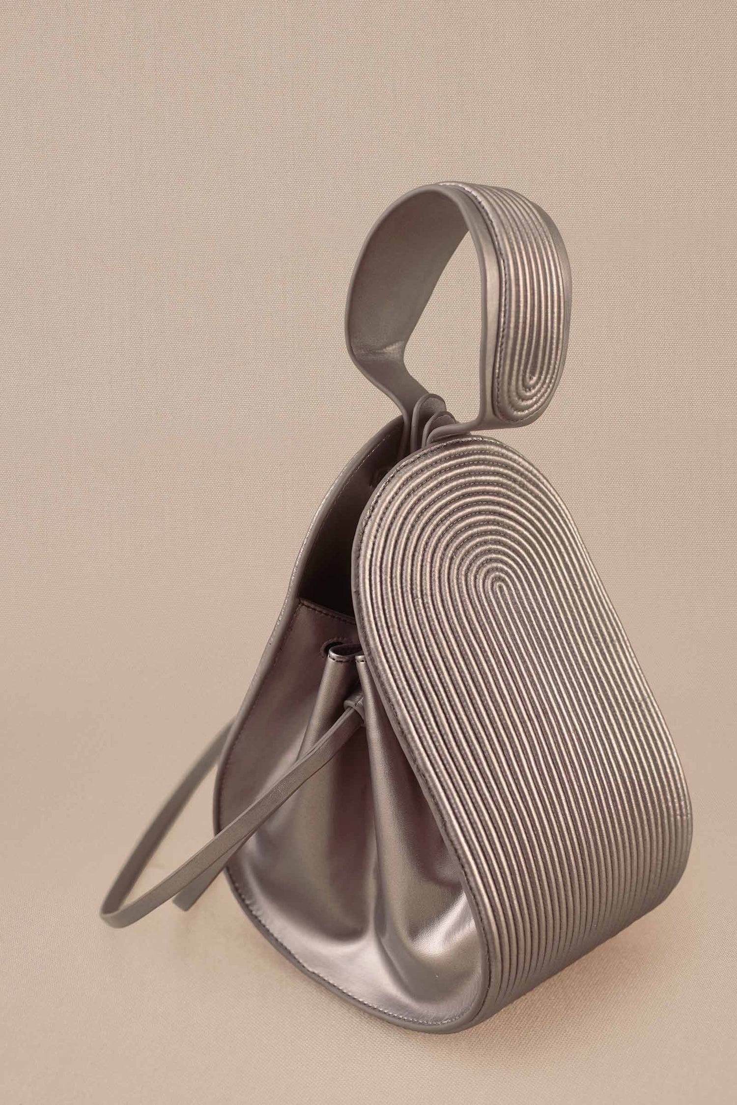 Nesara Bucket Bag - Metallic Toose