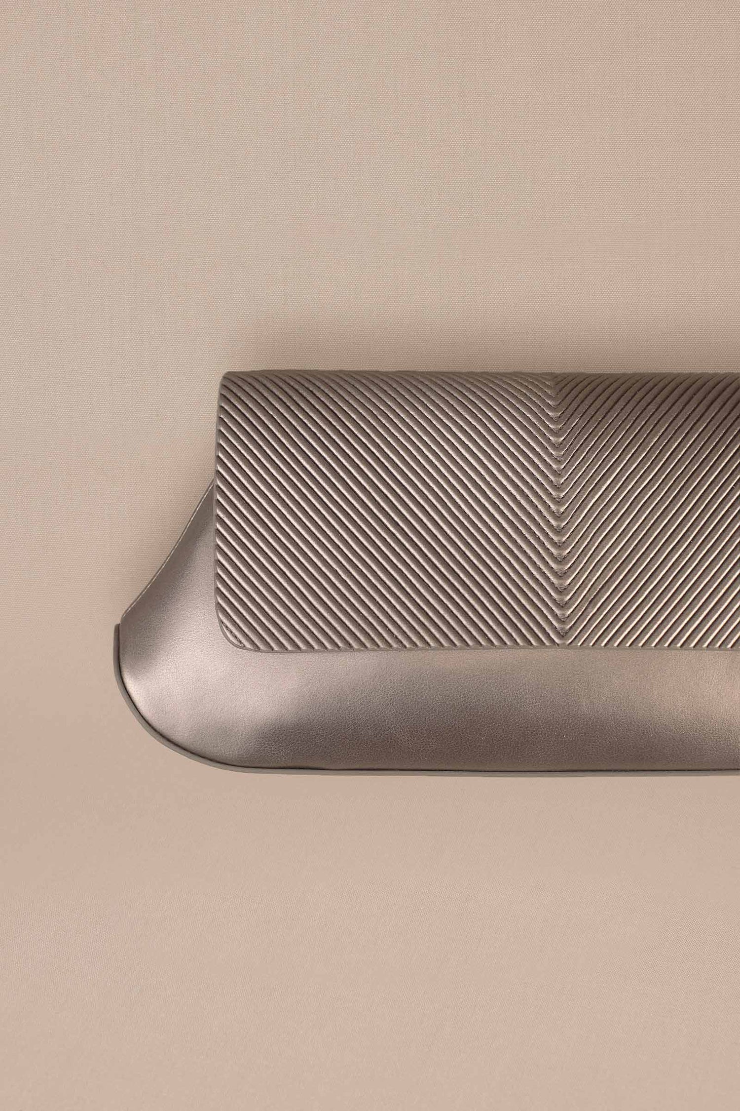 Azra Clutch - Metallic Toose