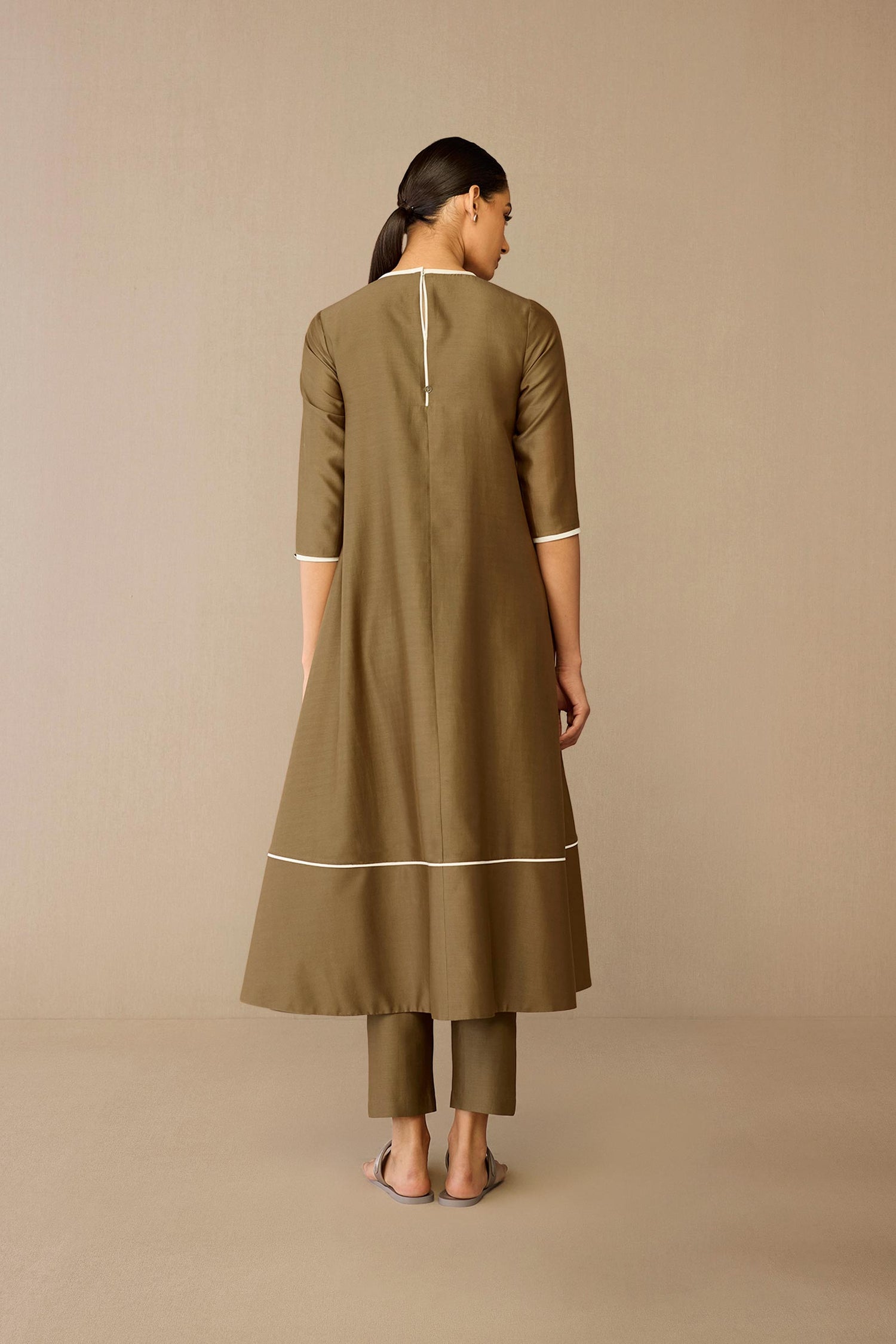  Chanderi Erisha Kurta Set – Grey